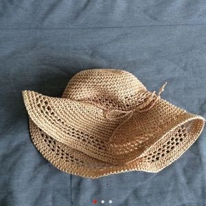 Kimchi Blue floppy straw sun hat